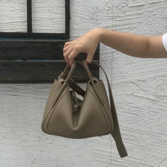 FormaLux | Premium Pebbled Leather Shoulder Bag